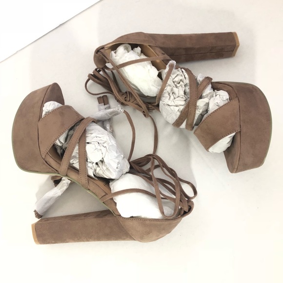 Truffle NWT Platform Sandals with Tassel Ties - Picture 4 of 6